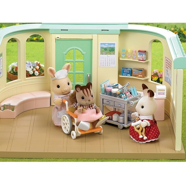 Sylvanian Families Village Streekkliniek  Verpleegster Set