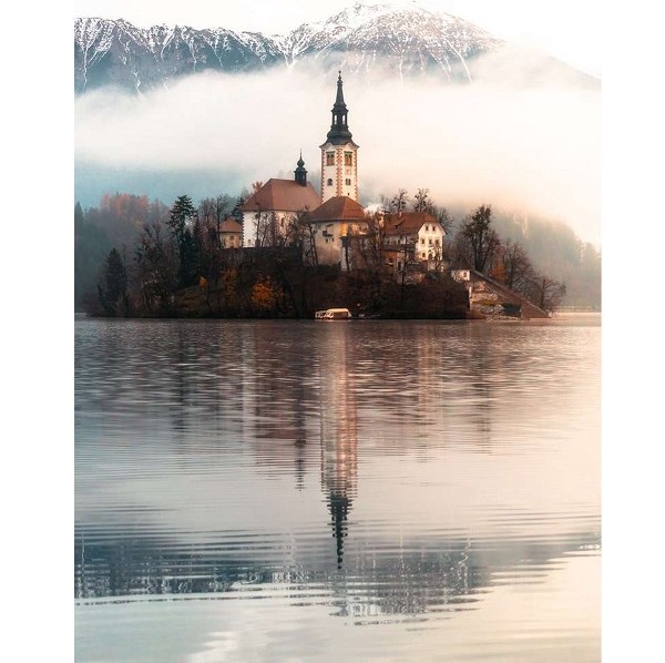 Ravensburger Puzzel Het Eiland van Wensen Bled 1500 stukjes