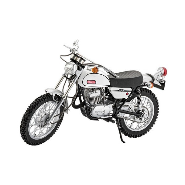 Motoren- Revell Yamaha 250 DT-1 1:12